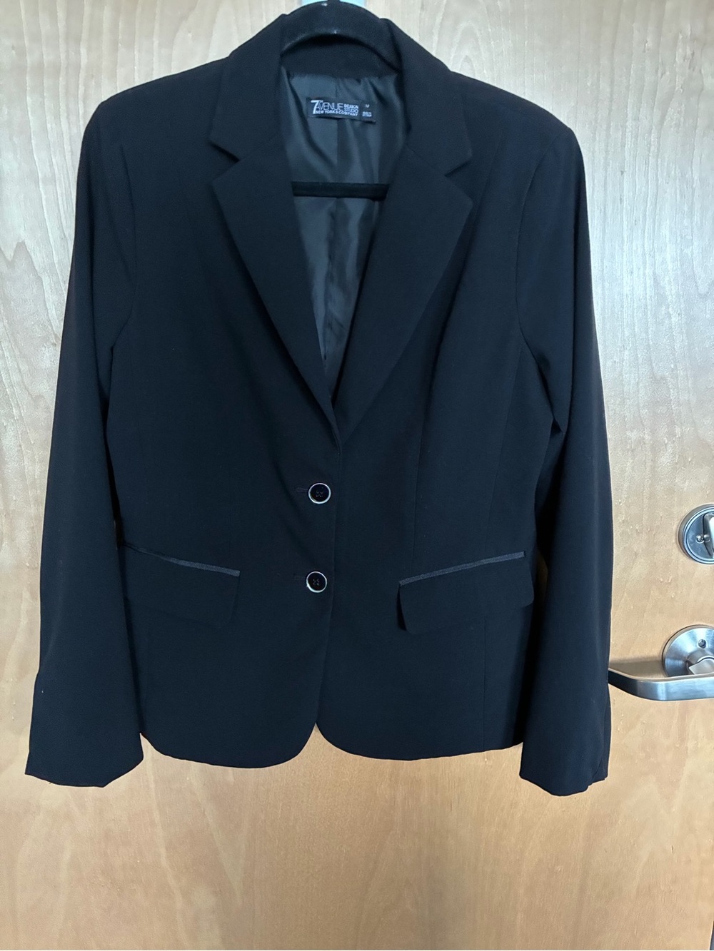 7th Avenue Women's Black Tailored Two-Button Blazer